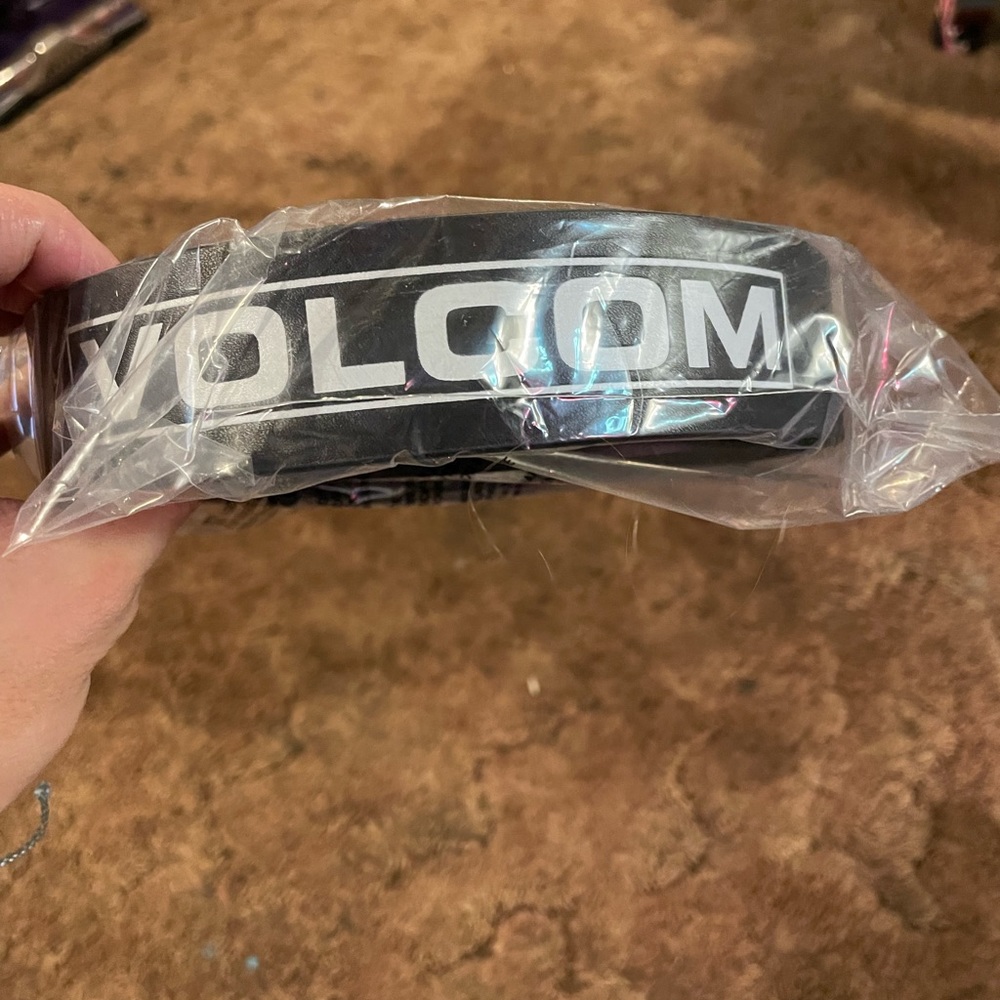 Volcom v clone belt